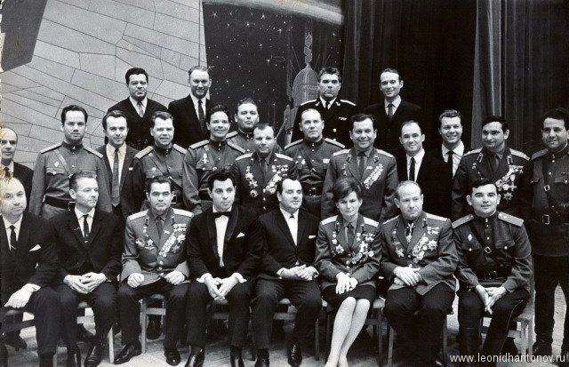 Leonid Kharitonov with Russian cosmonauts